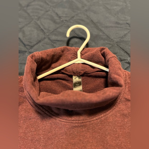 Women’s large burgundy turtle neck/cowel neck Yogacore sweatshirt. - Picture 6 of 8